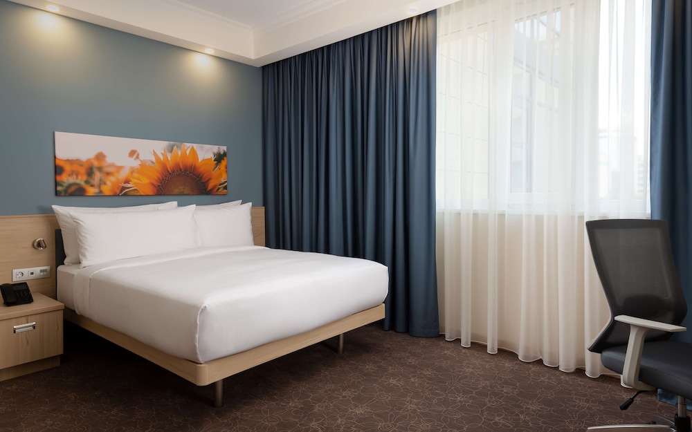 Room, 1 Queen Bed, Accessible photo 2
