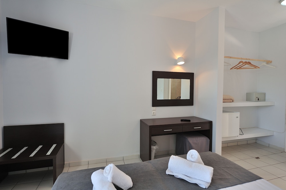 Double Budget Room (Semi-basement) photo 2
