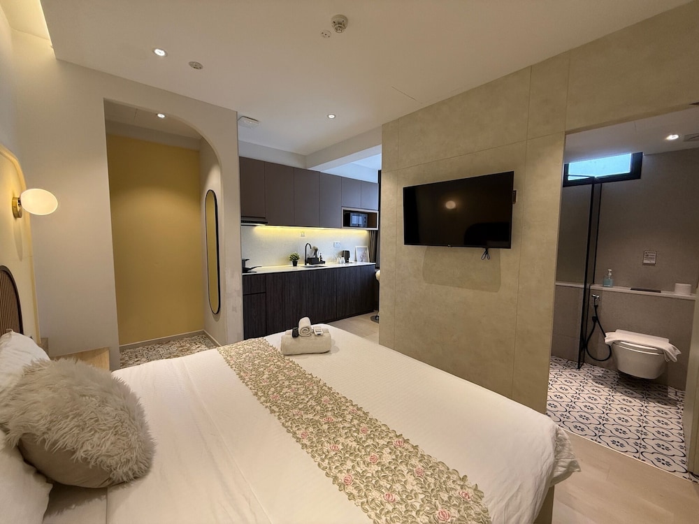 Premium Studio, 1 King Bed photo 1