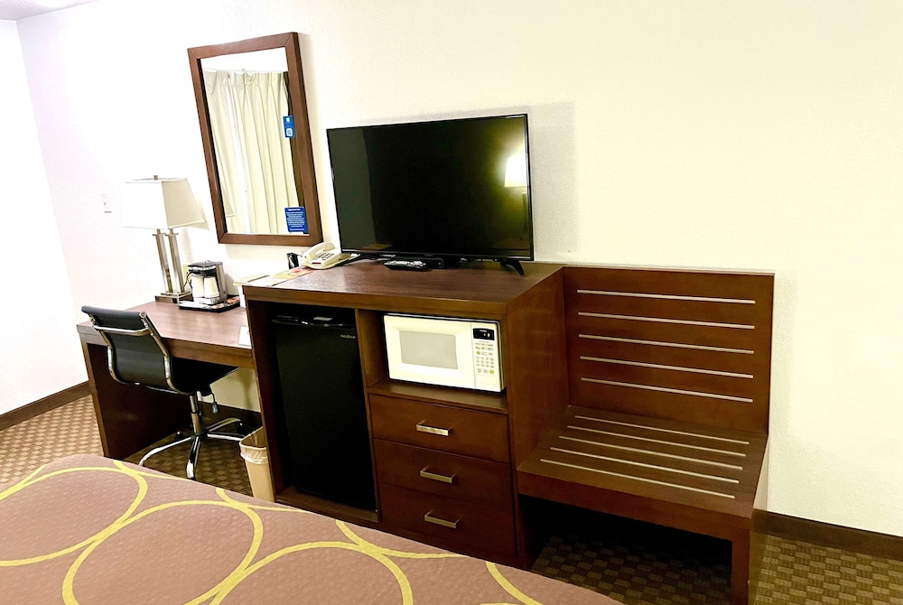 Business Room, 1 King Bed, Non Smoking - Photo 3