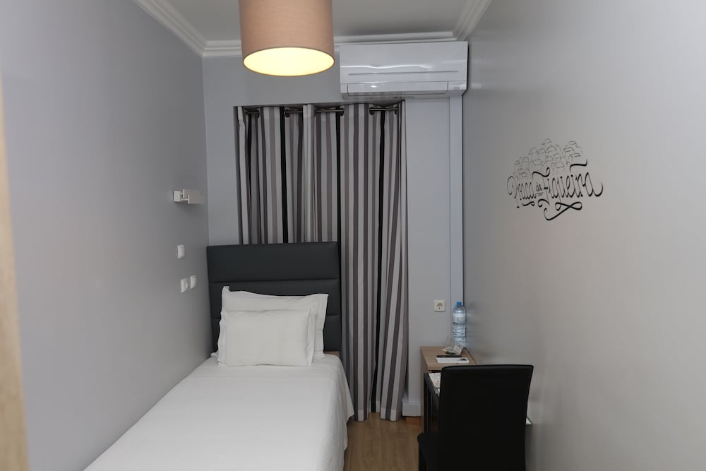 Single Room, Shared Bathroom photo 3