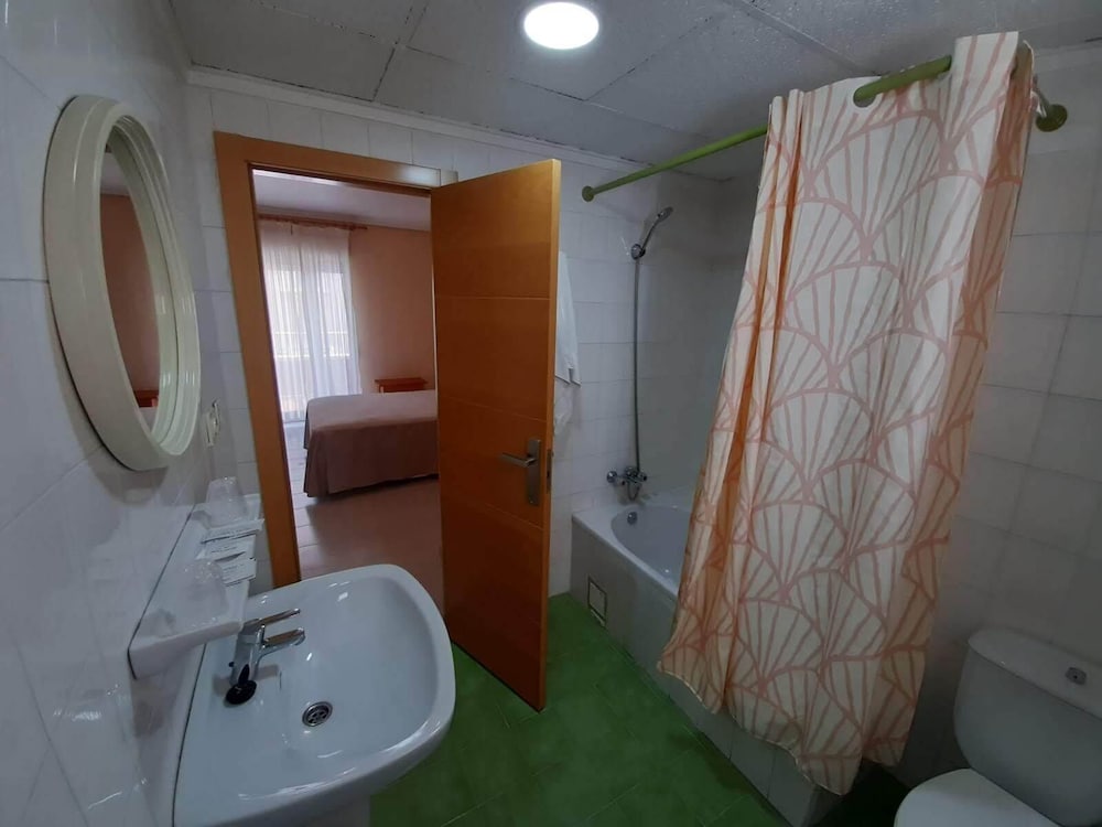 Triple Room - Photo 7
