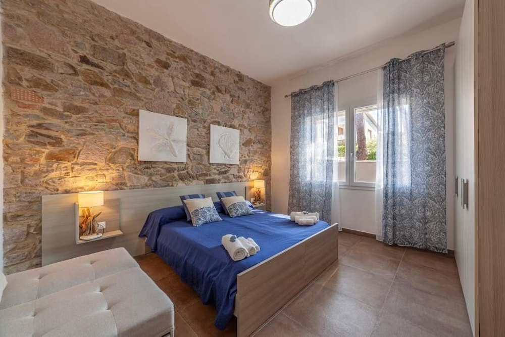 Apartment, 2 Bedrooms, Garden Area photo 2