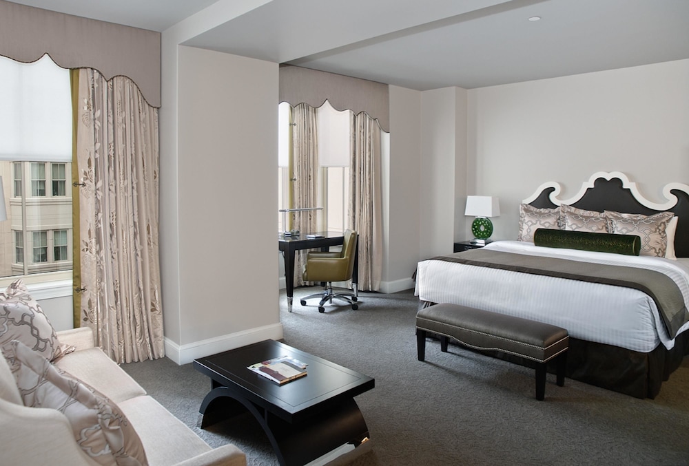 Parlor Suite - Photo 3
