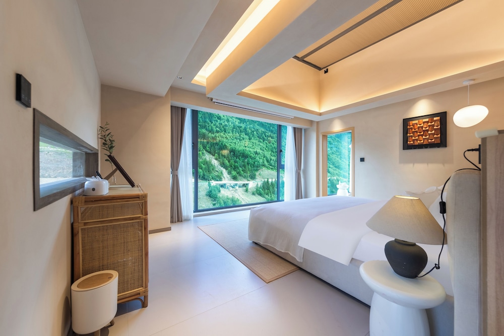 Superior Suite, Mountain View photo 2