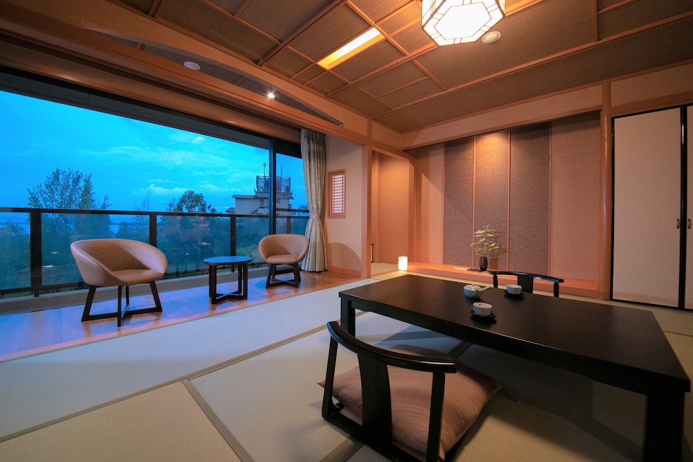 Japanese-Western Style Room - Photo 1