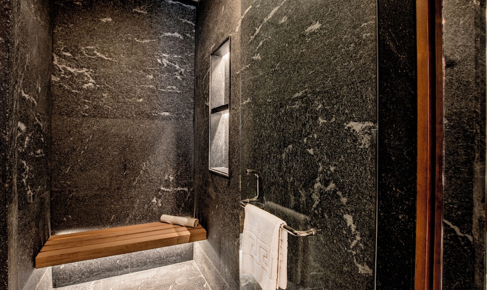 Preferred Club Junior Suite King Ocean Front