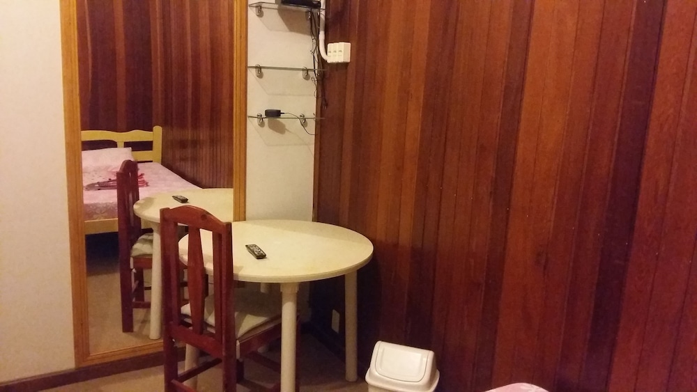 Basic Triple Room, Multiple Beds, Non Smoking photo 3