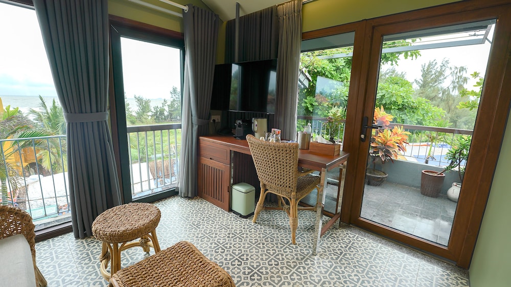 Premier Room, Beach View photo 3