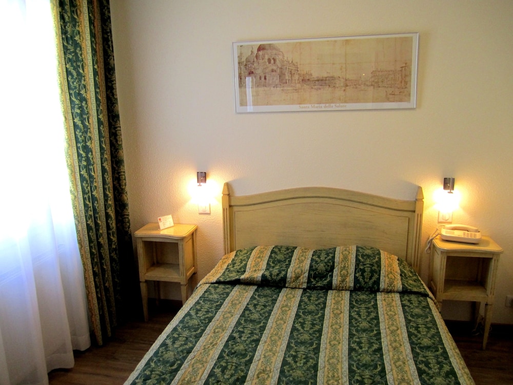 Double Room - Photo 2