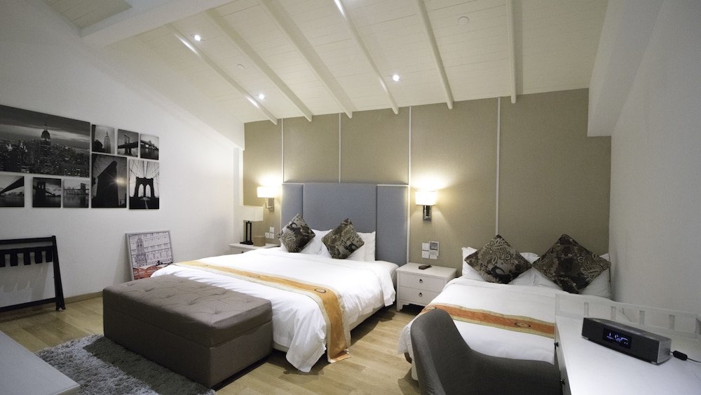 Family Suite, Multiple Beds photo 3