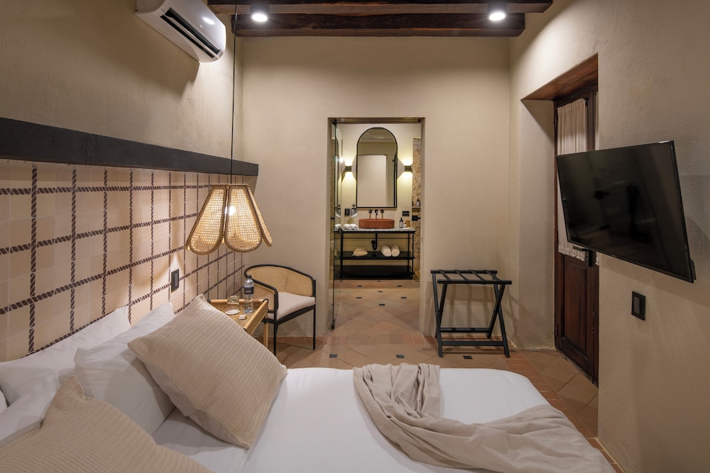 Superior Double Room, No Windows photo 1