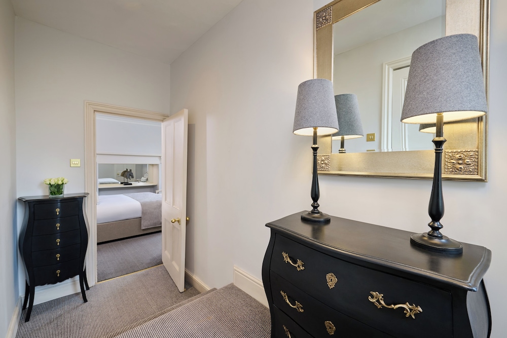 Luxury Room, 1 King Bed, Garden View photo 2