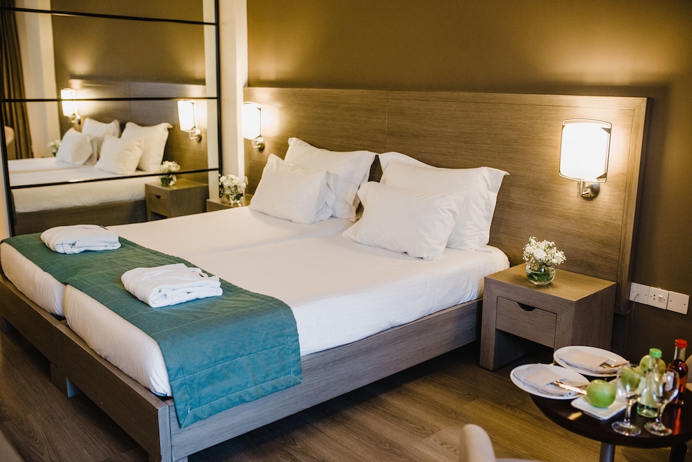 Deluxe Room - Photo 5