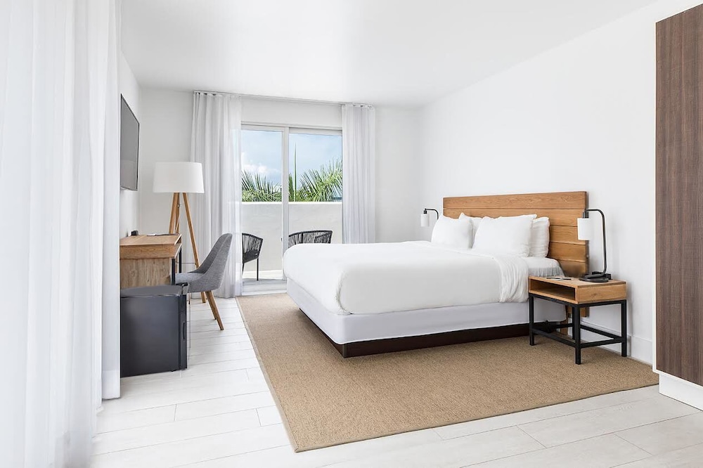 Deluxe King Room, Balcony (Self Check-In With Virtual Front Desk) - Photo 2