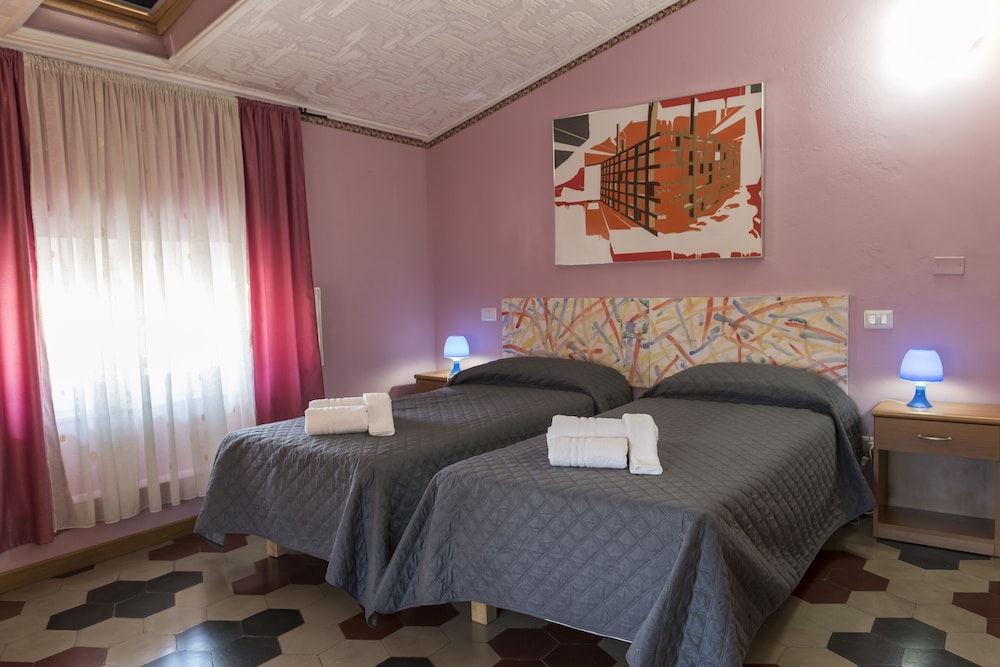 Basic Quadruple Room photo 2