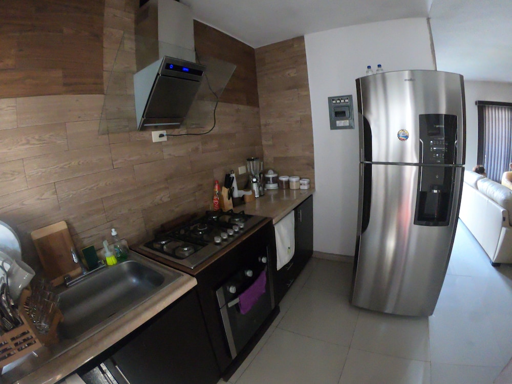 Deluxe House photo 2