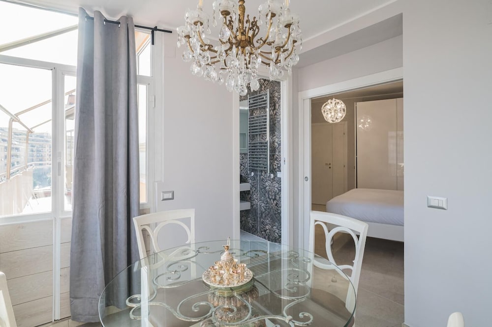 Suite, Balcony, City View