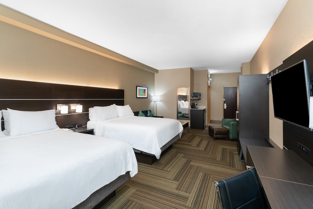 Suite, Multiple Beds - Photo 2