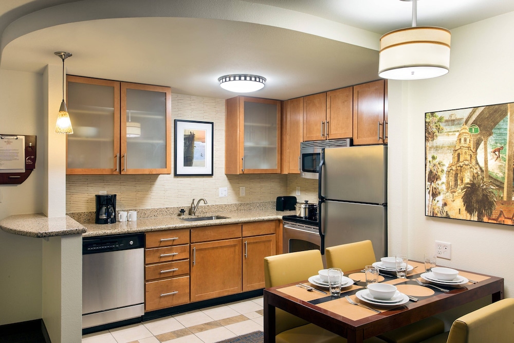 Suite, 2 Bedrooms - Photo 4