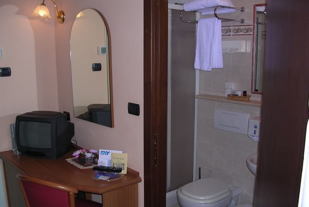 Superior Triple Room photo 3