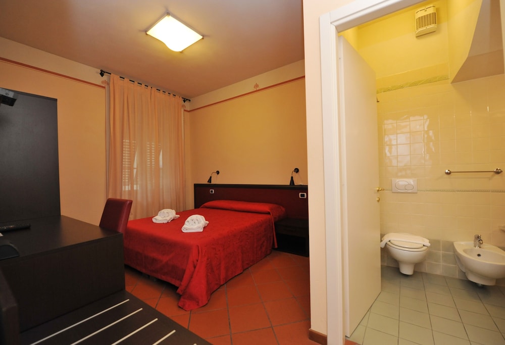 Honeymoon Suite, Hot Tub - Photo 29