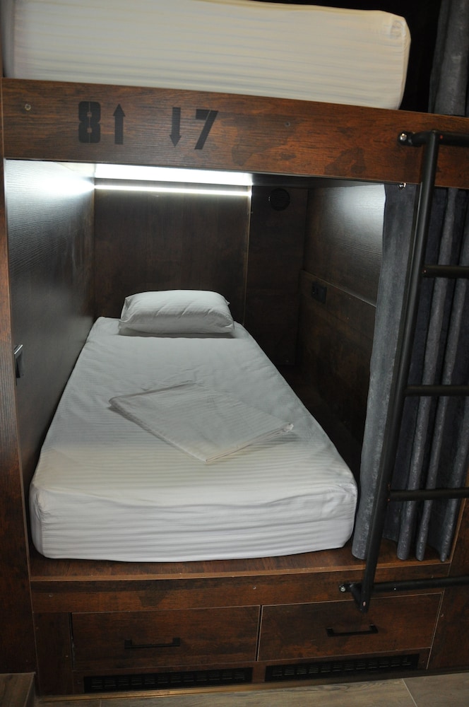 Standard Shared Dormitory, Men only (8 beds)