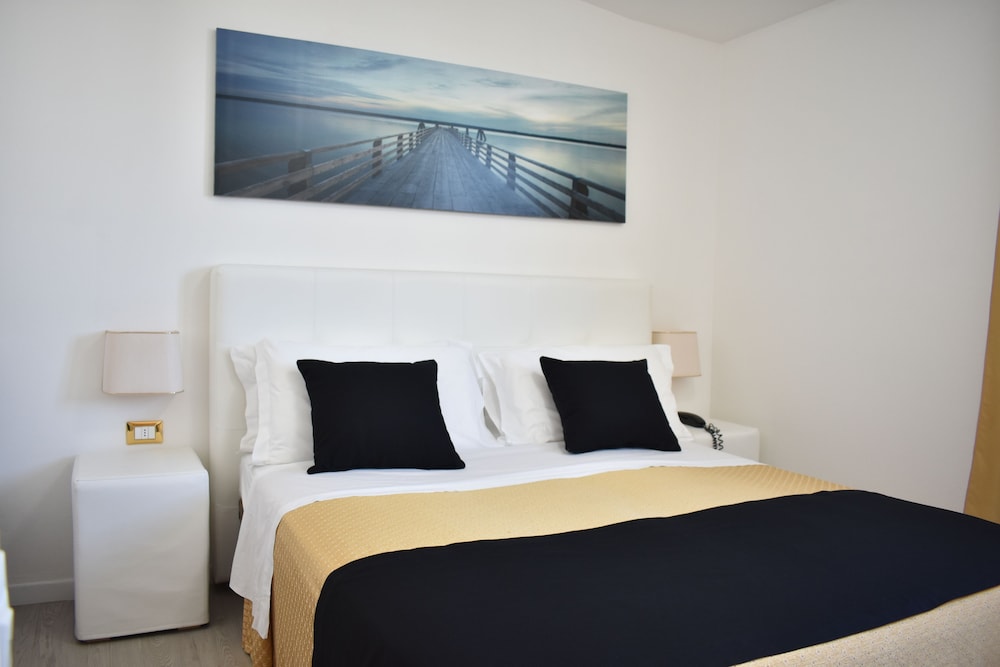Standard Double Room photo 2