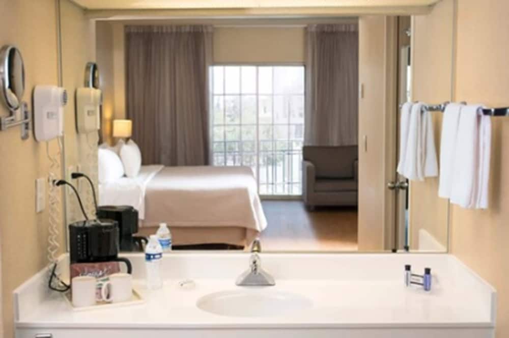 Deluxe Room - Photo 4