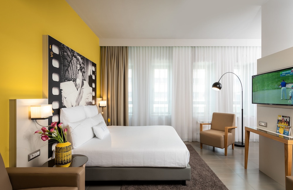 Room (Little Star)