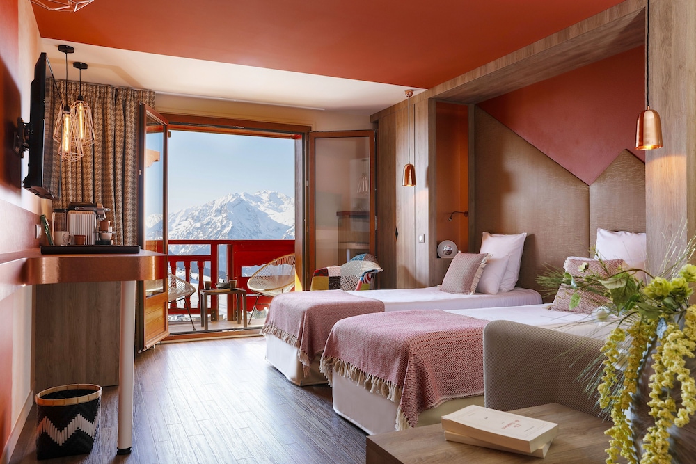 Deluxe Room, 1 King Bed, Mountain View Deluxe Room, 1 King Bed, Mountain View