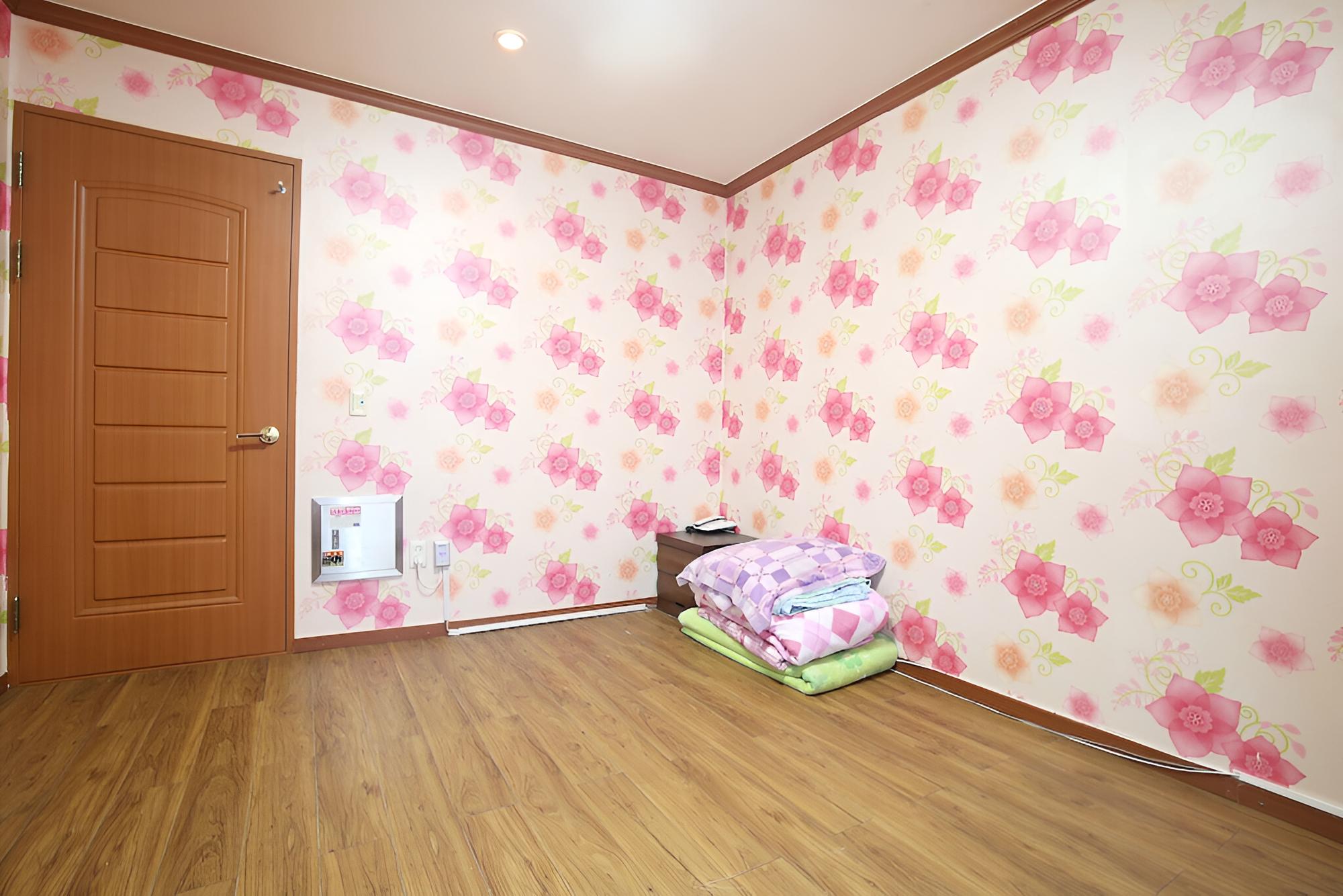 Room (Standard Room) - Photo 6