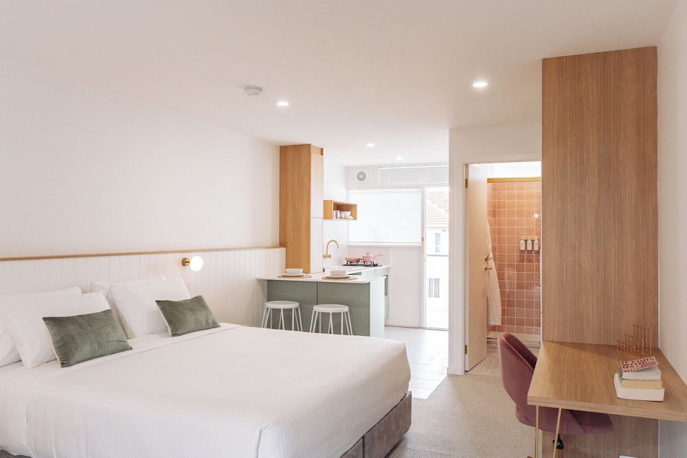 Deluxe Double Room, 1 King Bed photo 2