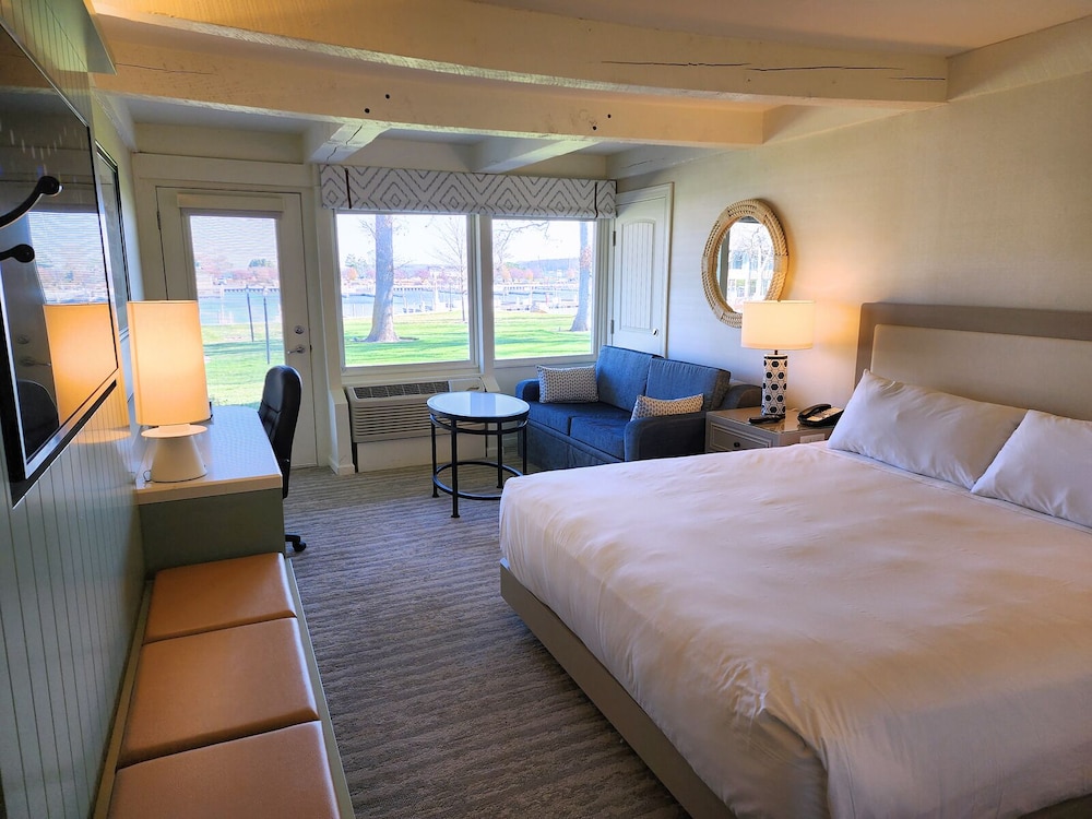 Room, 1 King Bed with Sofa bed, Harbor View photo 1