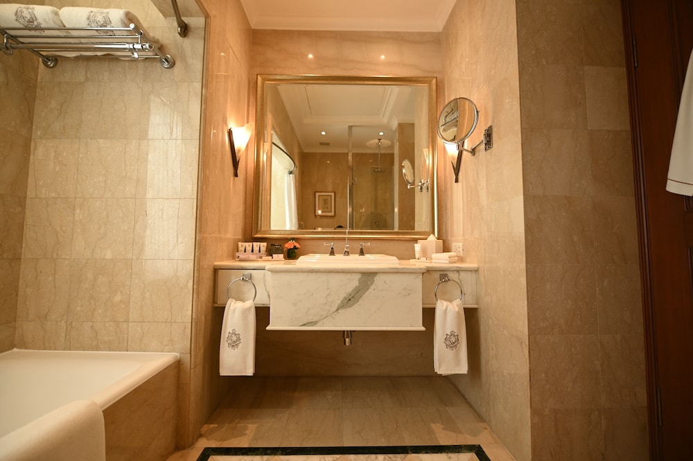 Room, 1 King Bed (Imperial) - Photo 4