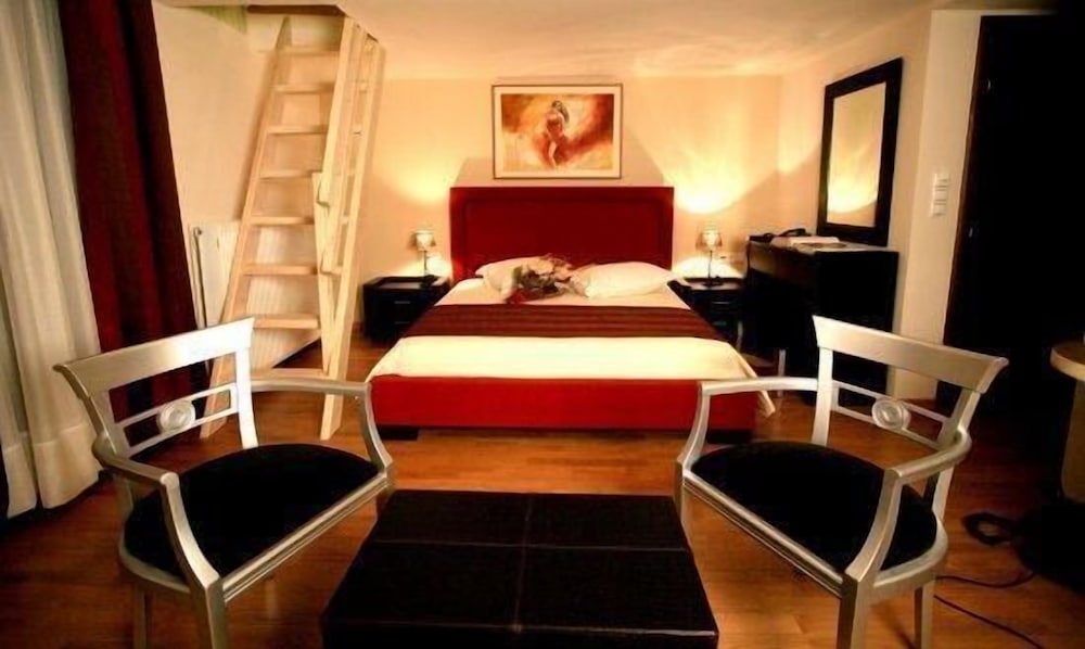 Family Room (Meteora View) - Photo 1