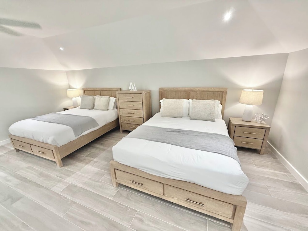 Signature Villa, 4 Bedrooms, Pool Access, Marina View