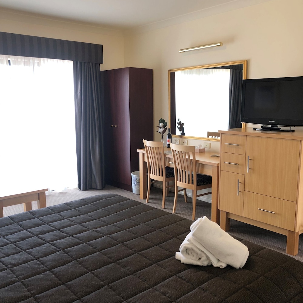 Studio, 1 King Bed, Accessible, Ground Floor photo 3