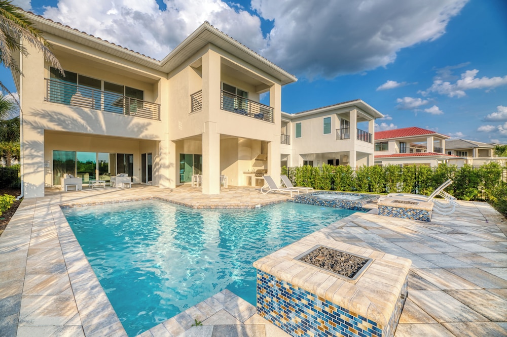 Luxury Home with Private Pool & Game Room near Disney with Waterpark Access