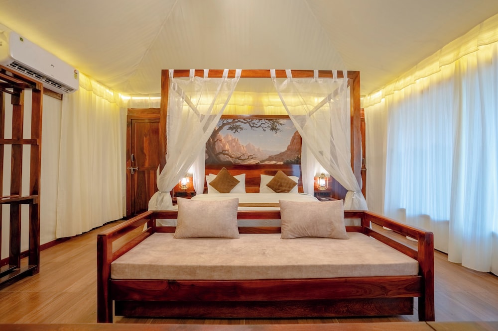 Grand Room, 2 Bedrooms photo 2