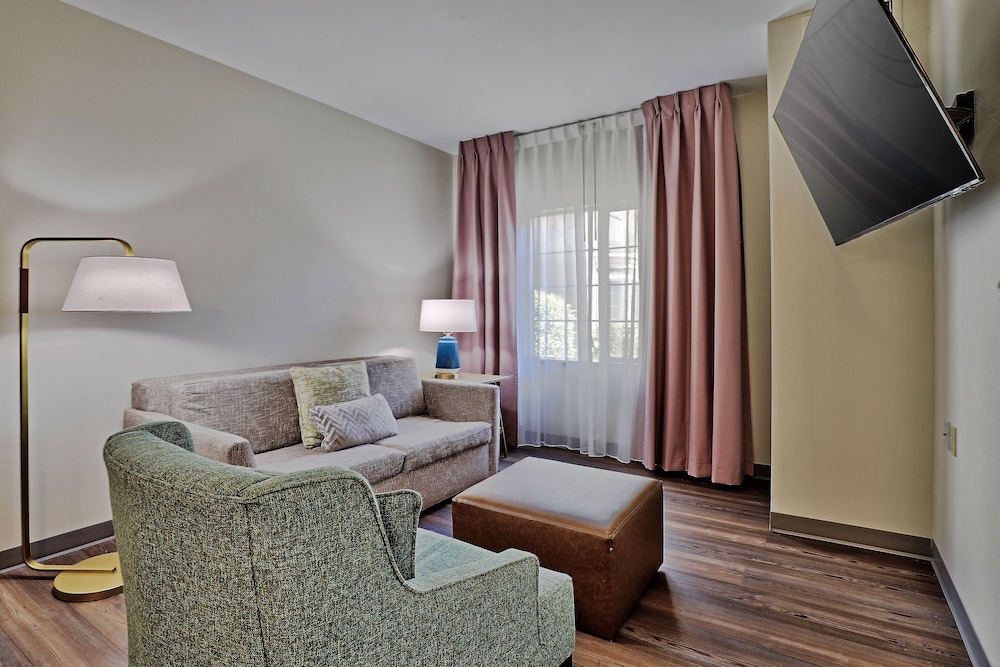 Suite, 2 Bedrooms, Kitchen (1 King Bed, 2 Dbl Beds)