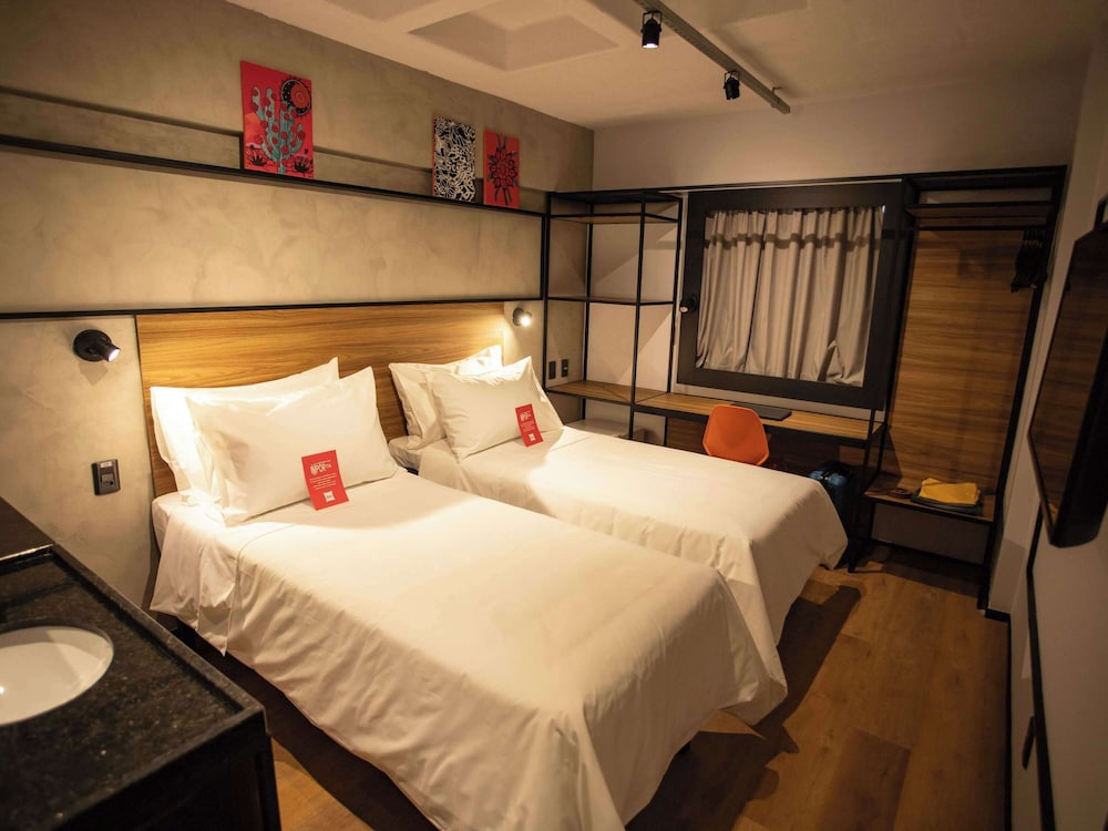 Standard Room, 2 Twin Beds photo 2