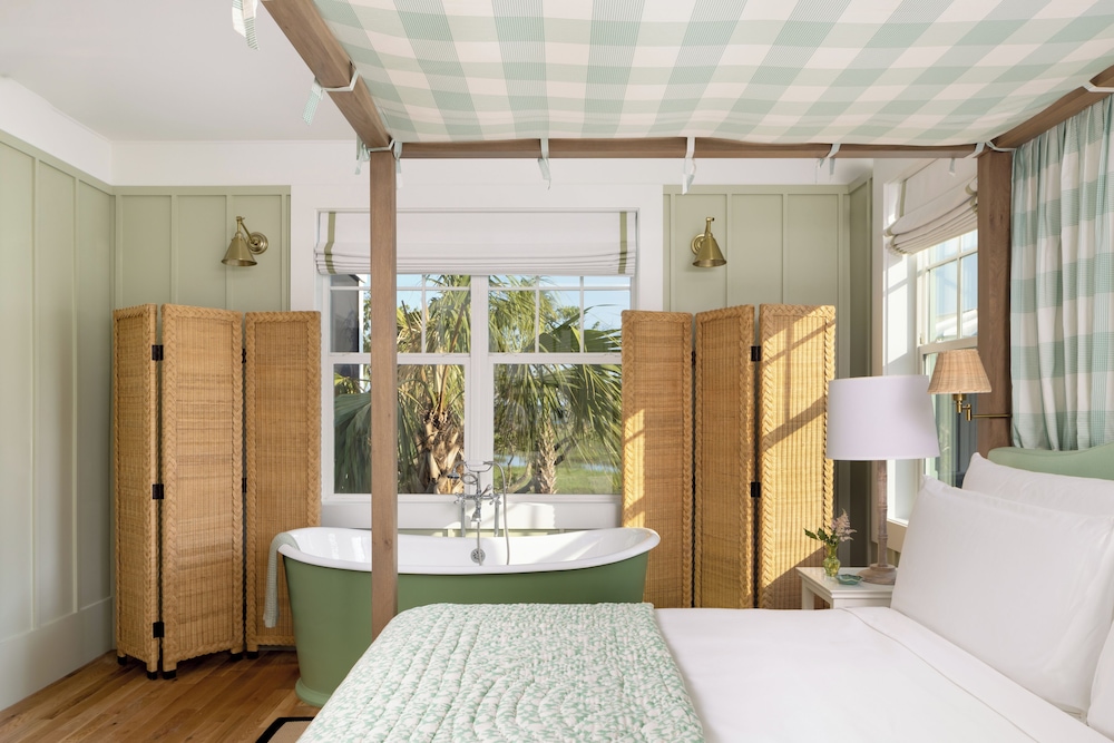 Suite, 2 Bedrooms, Bathtub (Saltgrass) photo 3