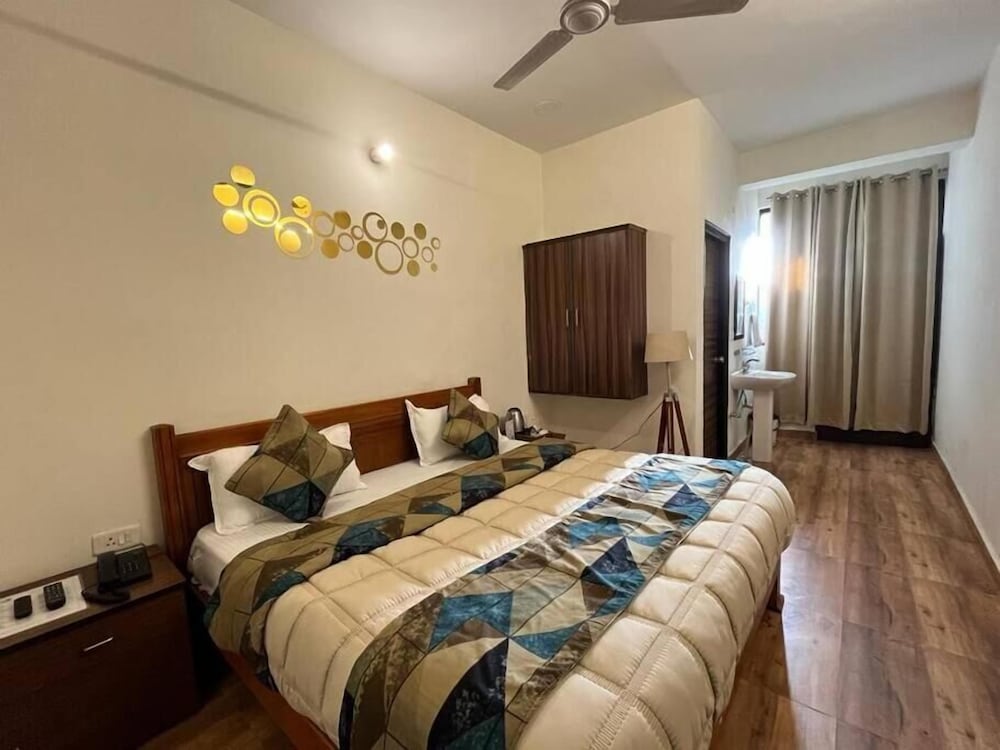 Superior Room, Hill View