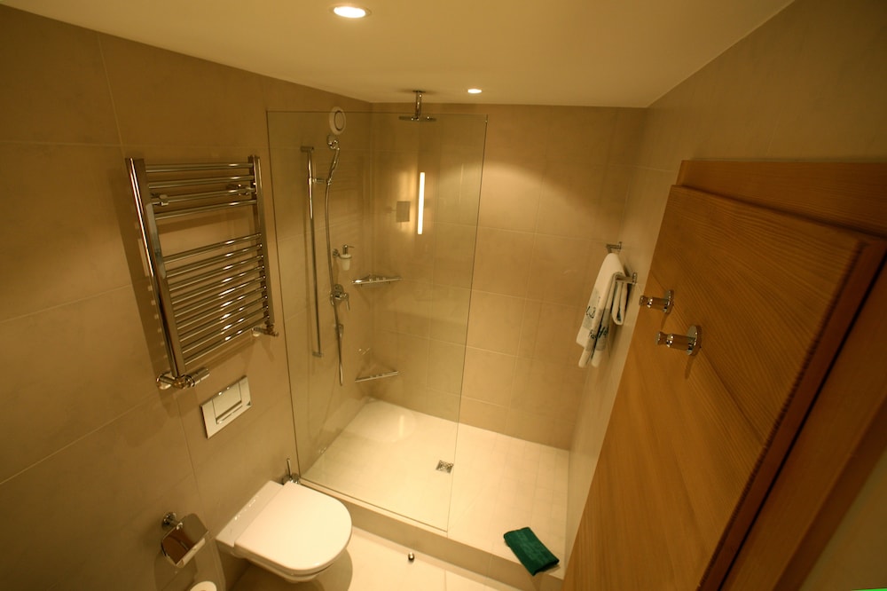 Economy Double Room thumbnail 6