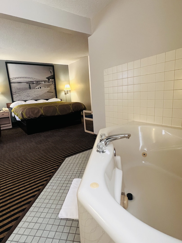 Deluxe Studio Suite, 1 King Bed, Non Smoking - Photo 4