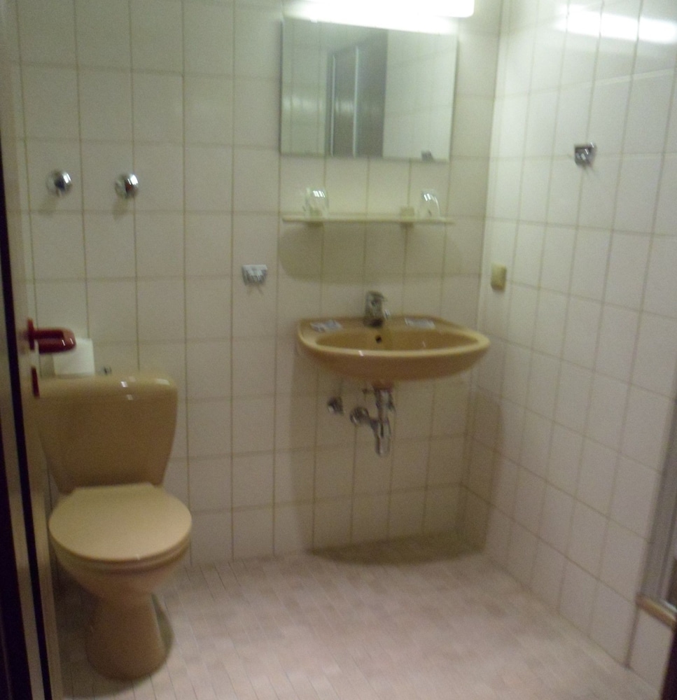 Standard Twin Room, 2 Twin Beds photo 3