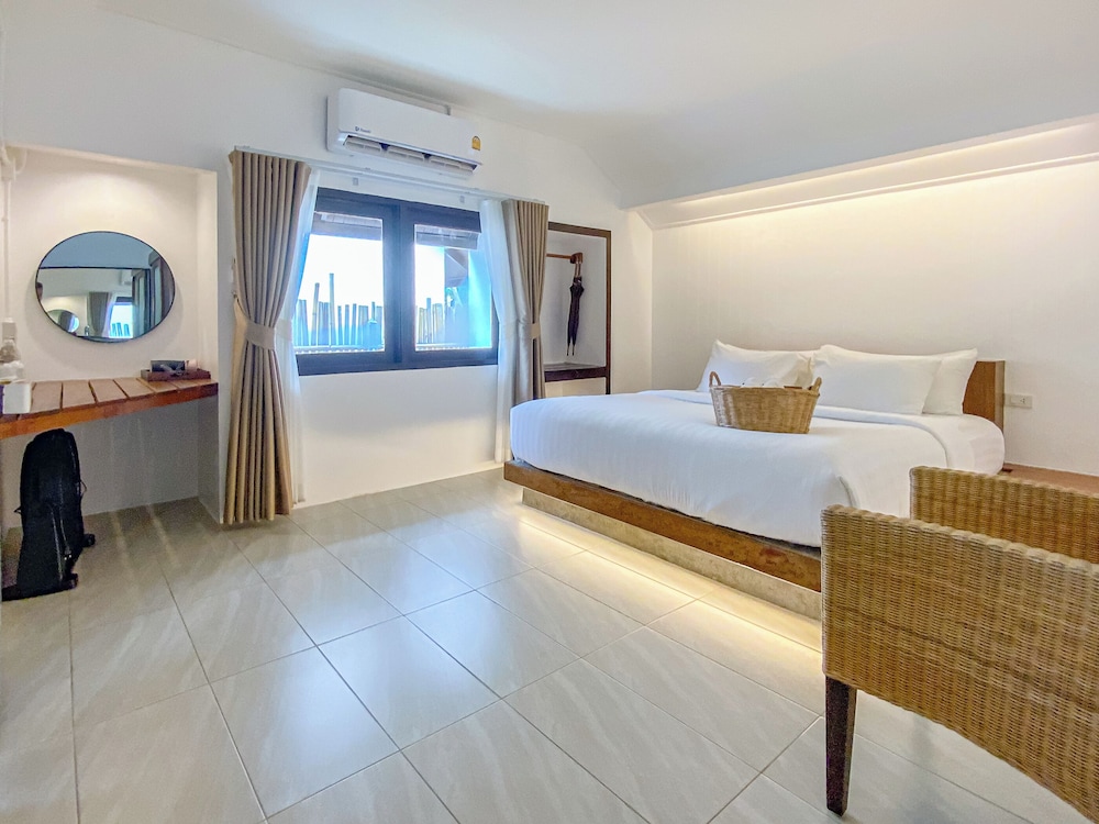 Sea View Villa with Bathtub - Photo 10