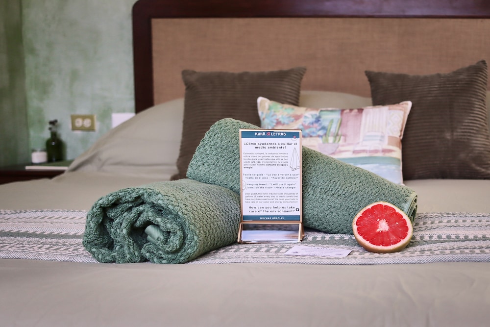 Double Room, 1 King Bed, City View photo 3