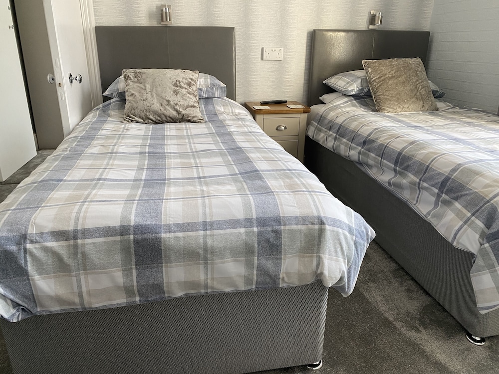 Standard Twin Room, Ensuite photo 2
